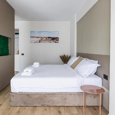 Abovethesea By Alezzi Resort&spa Apartment Navodari
